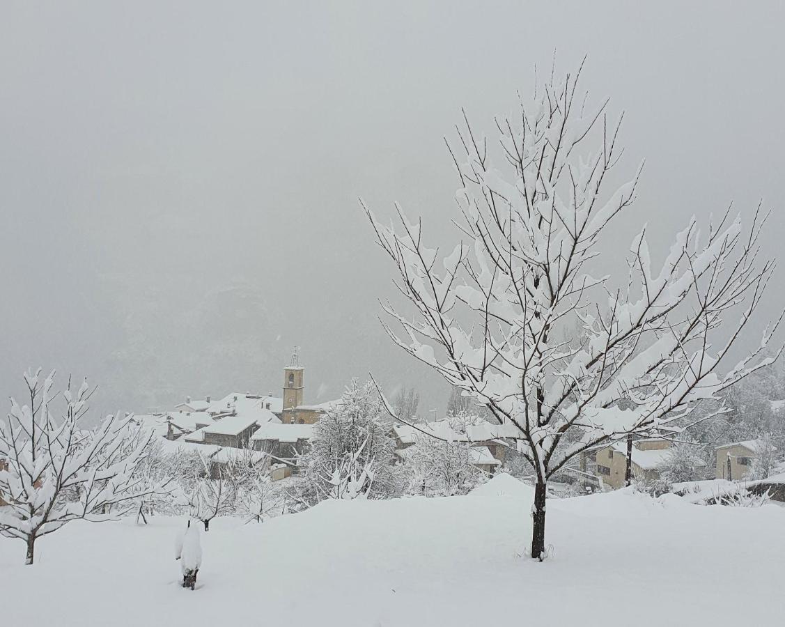 La Chambre Du Pigeonnier Bed and Breakfast Braux  Εξωτερικό φωτογραφία